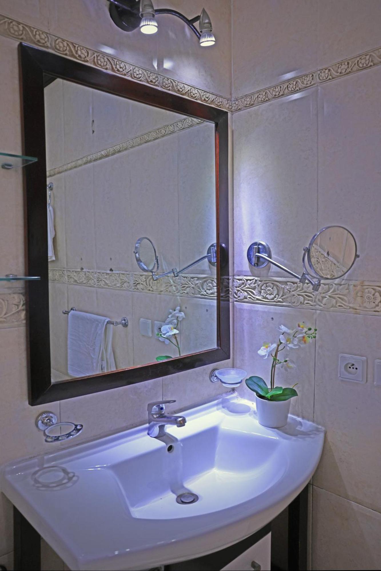 Hotel La Casa Blanca Tetouan Bagian luar foto